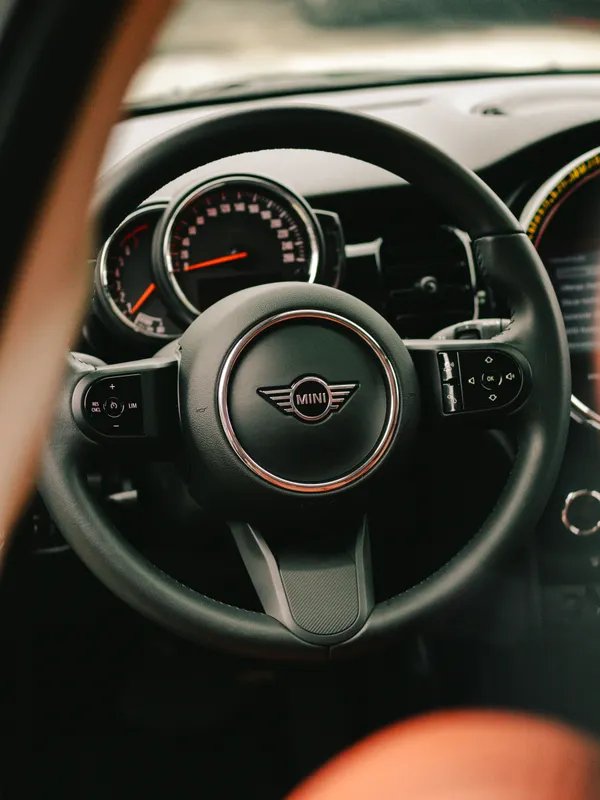 car steering wheel about 14 inches across, an everyday example of 14 inches