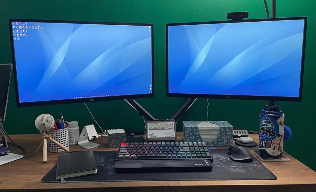 27 inch computer monitor on a desk, one of the common things that are 27 inches long