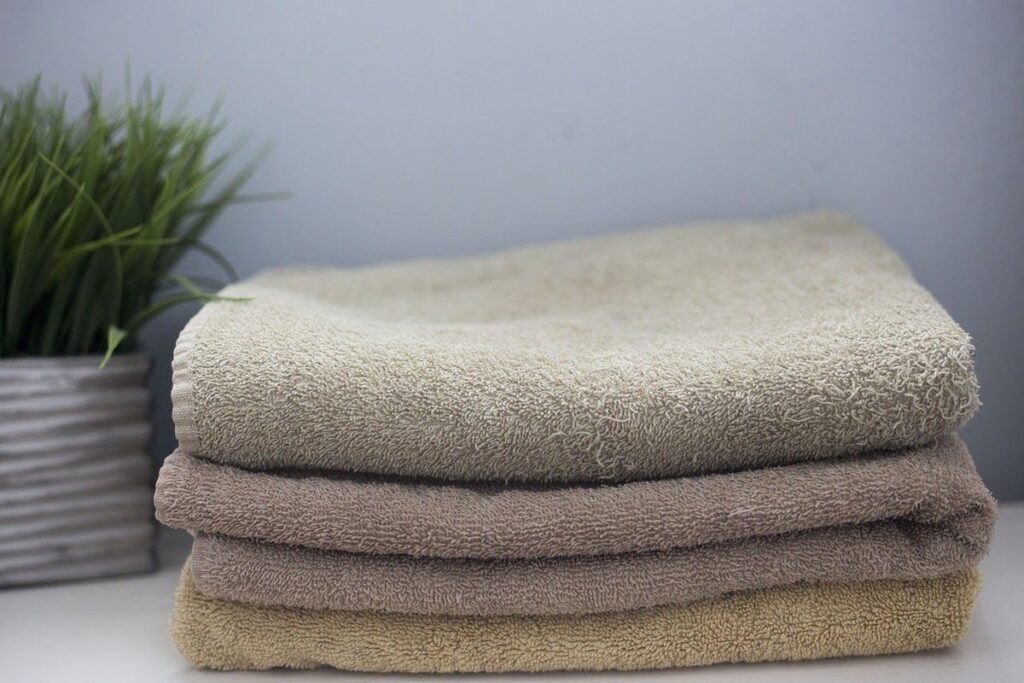 folded hand towel that is 15 inches wide, a household thing that is 15 inches long