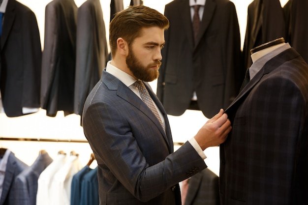 A man trying a size 40 suit jacket, one of the common things that are 40 inches long