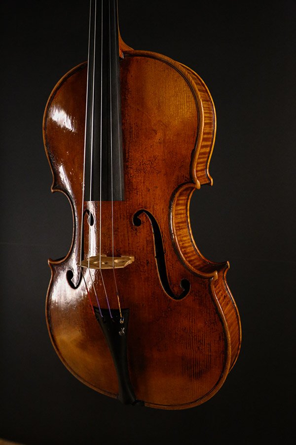 viola with a 17 inch body, a musical example of things that are 17 inches long